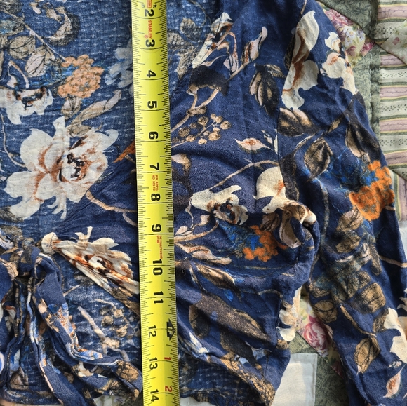 Floral cropped tie up top, medium - Picture 2 of 5